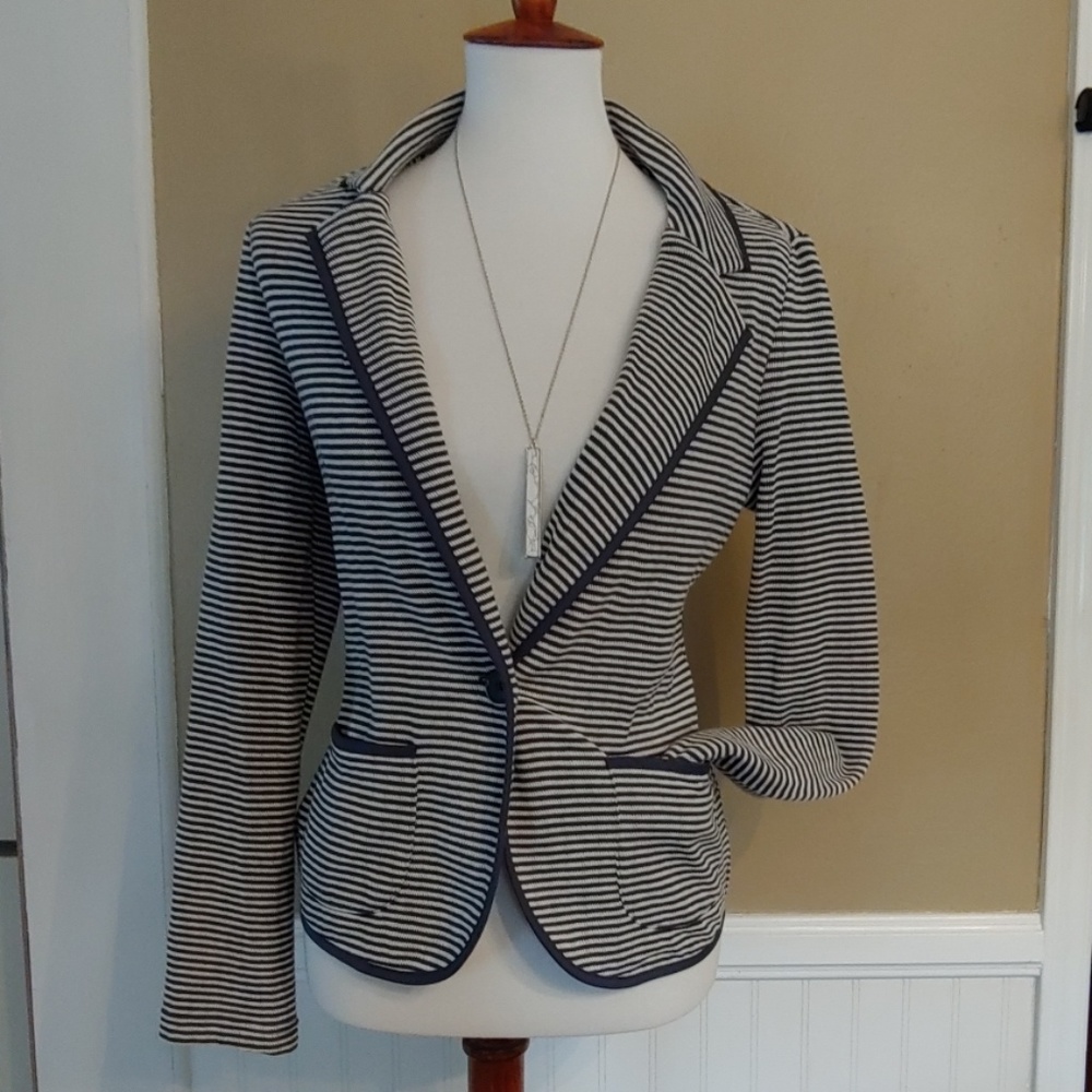 5/$35 3/$25 BLUE/WHITE STRIPED BLAZER LARGE